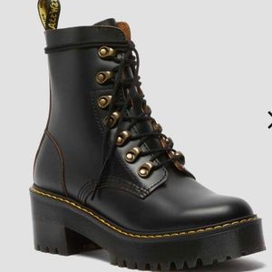 Doc Martens Leona boot